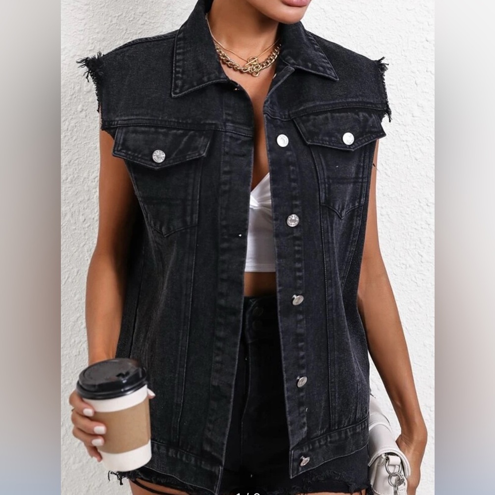 Flap Pocket Raw Trim Vest Stonewashed Black
Size: 8/10 (L)